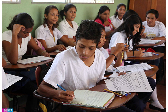 Con entusiasmo y dedicación reciben clases jóvenes de comunidades rurales en Tipitapa