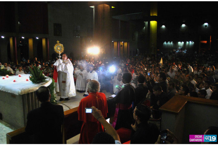Con mucho regocijo fieles católicos reciben a Cardenal Brenes en Catedral de Managua