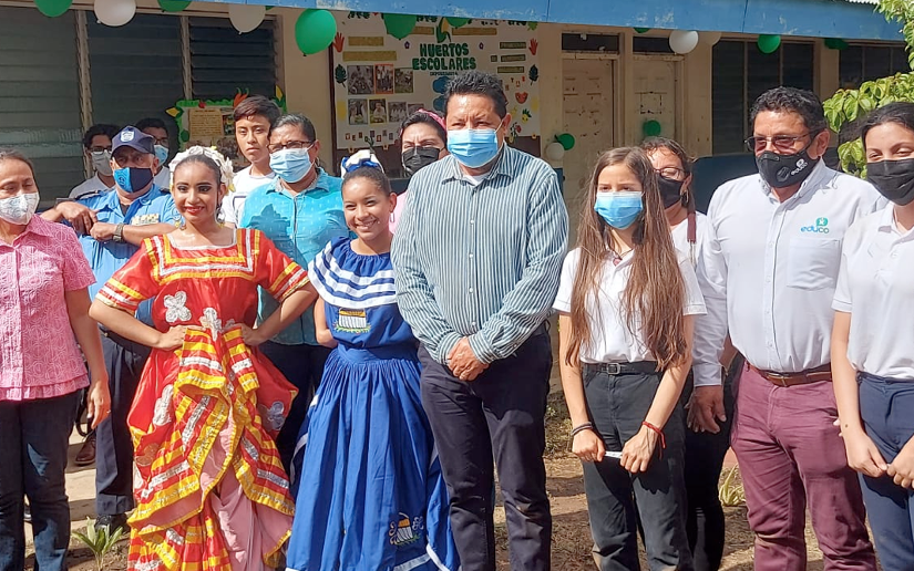 Fundación Educo en jornada de siembra de árboles en Colegio Tomás Borge, Mateare