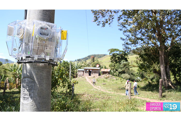Familias satisfechas con electrificación en el Triángulo, Matagalpa