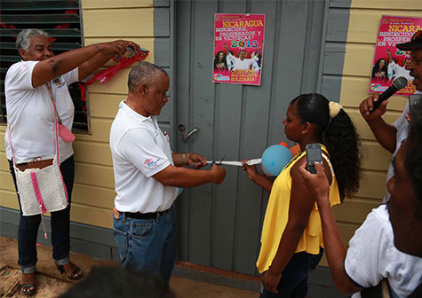 Familias de Corn Island salen del suampo y estrenan Viviendas Dignas