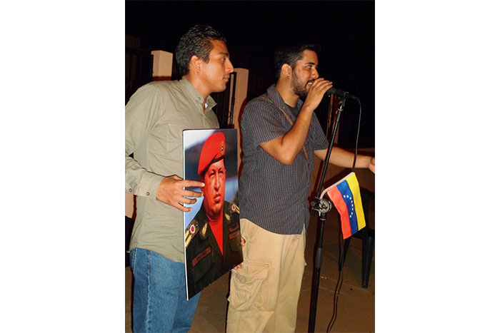 Artistas nicaragüenses recuerdan a Chávez con recital callejero de trova y poesía
