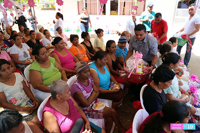 Pacientes del Hospital Bertha Calderón celebran Día Internacional de la Mujer