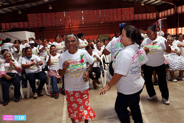 Mujeres comerciantes celebran la restitución de sus derechos en su Día