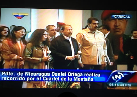 Daniel y Rosario rinden honores a Chávez en el Cuartel de la Montaña en Venezuela (VIDEO)
