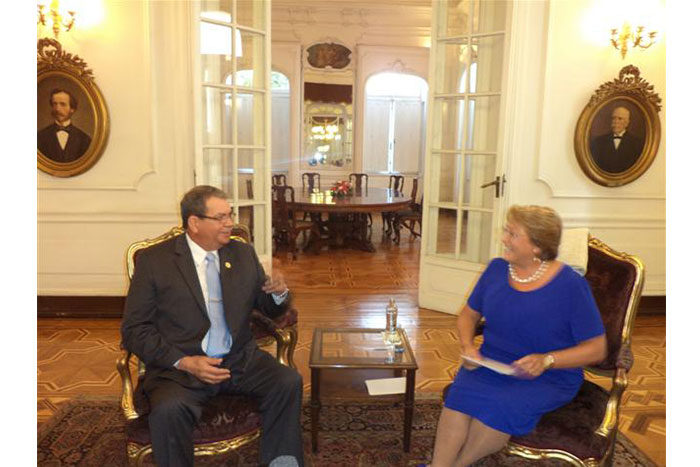 Halleslevens se reúne con Michelle Bachelet en Chile