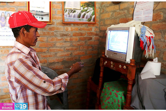 Gobierno lleva energía a comunidad El Tule, municipio de San Isidro