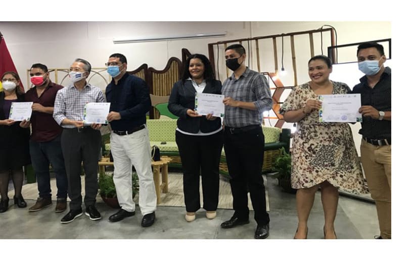 Entregan certificados a protagonistas del proyecto Bambú