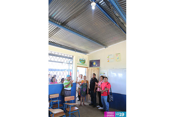 Familias de Mateare cuentan con nuevo servicio de energía eléctrica en sus viviendas