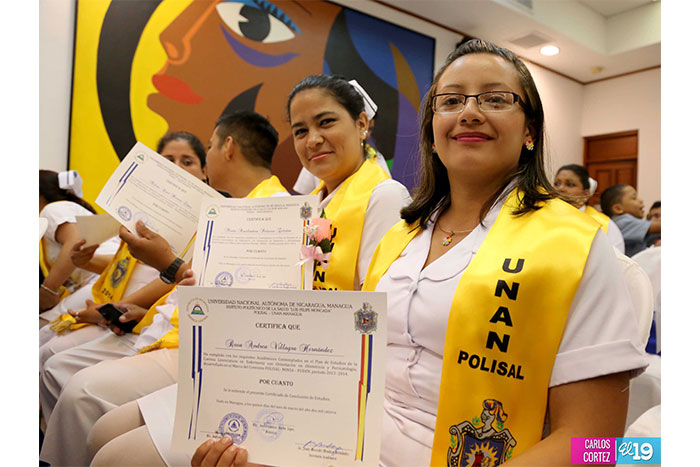 Realizan graduación de Enfermeras Obstetras que atenderán a mujeres que habitan en zonas rurales