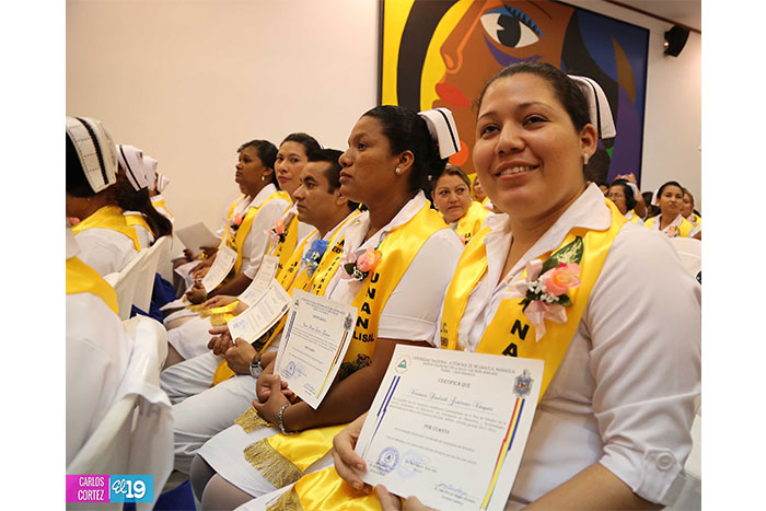Realizan graduación de Enfermeras Obstetras que atenderán a mujeres que habitan en zonas rurales