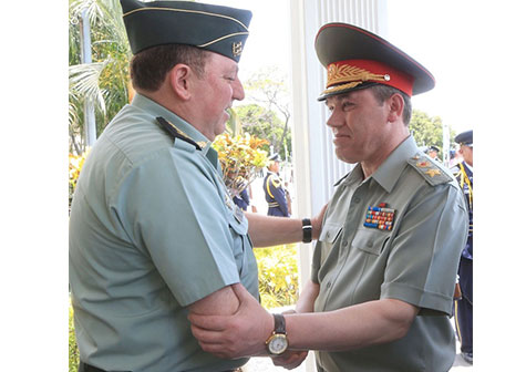 General Avilés se reúne con delegación militar de alto nivel de Rusia