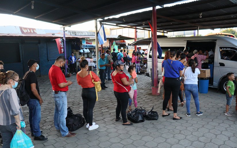 Familias viajan a su ciudad de origen para disfrutar fiestas de fin de año