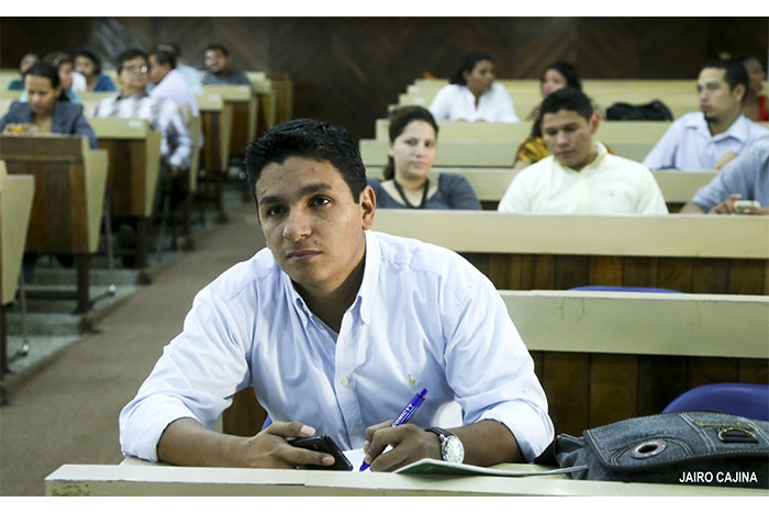 CONICYT impulsa Taller de Periodismo Científico con experta cubana