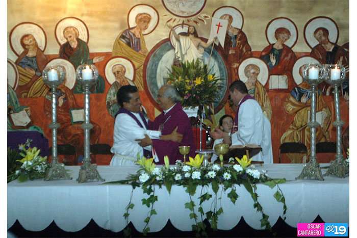 Feligreses de parroquia Espíritu Santo reciben gozosos a Cardenal Brenes