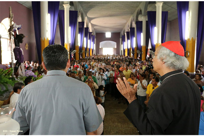 Realizan tercera peregrinación y Viacrucis en La Conquista 