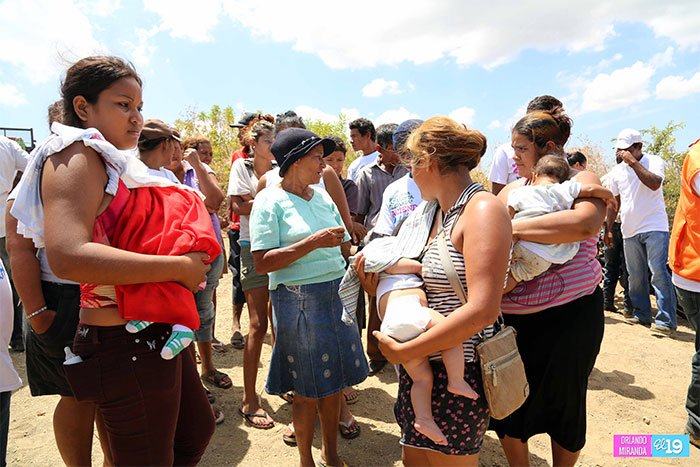 Gobierno entrega materiales para construcción de viviendas a familias afectadas por incendio