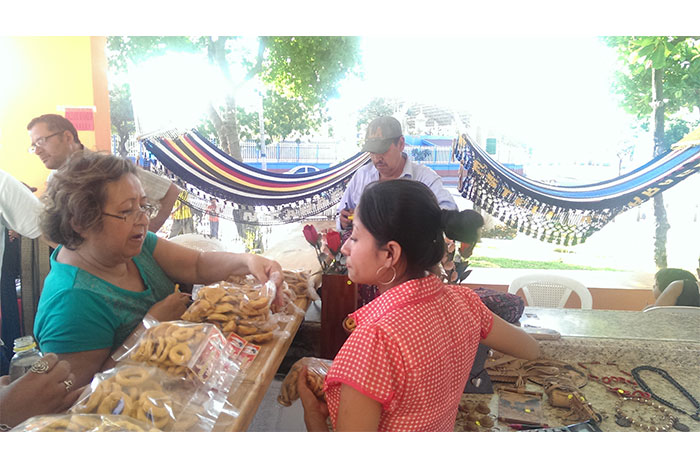 Familias disfrutan alegre tarde de fin de semana en feria del departamento de Estelí