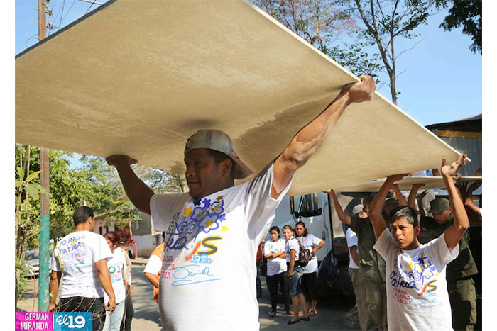 Distribuyen materiales de construcción a familias afectadas por sismos en Mateare 