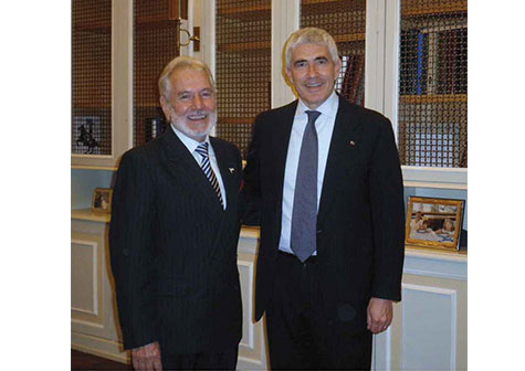 Canciller Santos se reúne con senador italiano Pier Ferdinando Casini