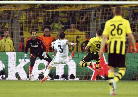 Lewandowski y el Dortmund dejan al Real Madrid herido de muerte