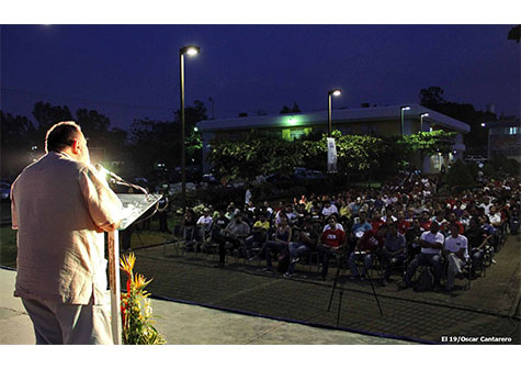 Miembros de UNEN y OCLAE rinden homenaje al comandante Chávez