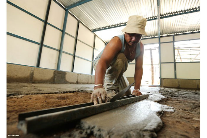 Afectados por sismos en Mateare reciben materiales para la construcción de viviendas