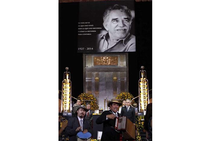 Mariposas amarillas le dieron a Gabo un jubiloso adiós en México