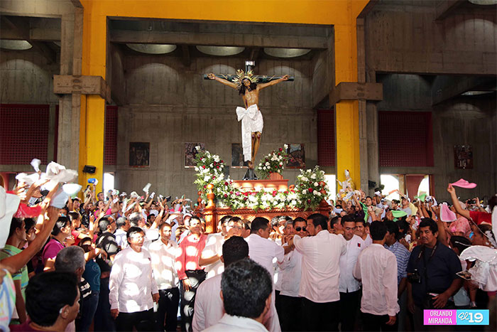 Cardenal Brenes celebra junto al pueblo católico Subida de la Sangre de Cristo
