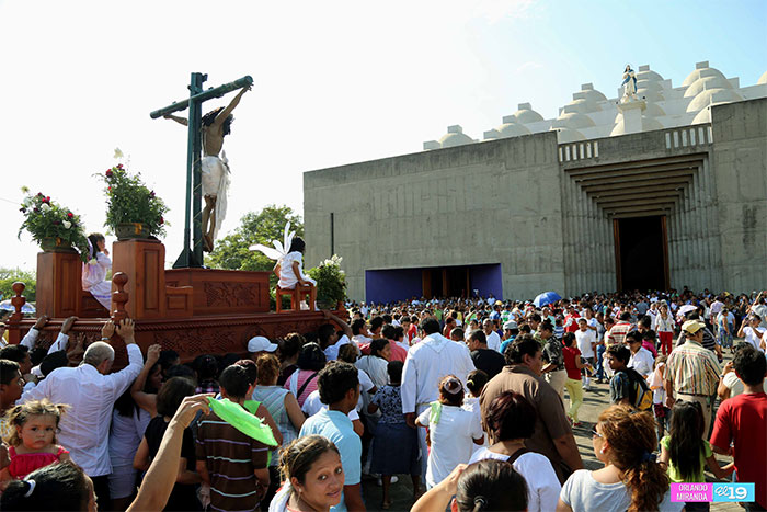 Cardenal Brenes celebra junto al pueblo católico Subida de la Sangre de Cristo
