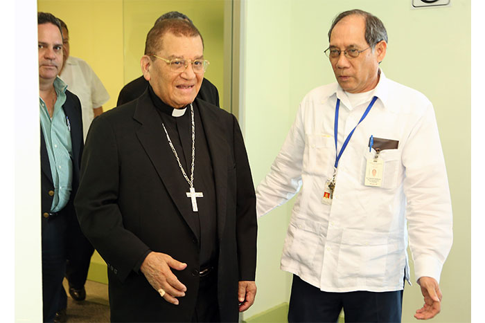 Cardenal Miguel parte a Roma para canonización de Juan Pablo II y Juan XXIII