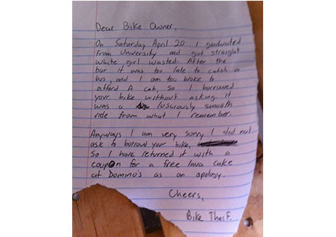 Roba bicicleta y la devuelve con una carta de disculpas