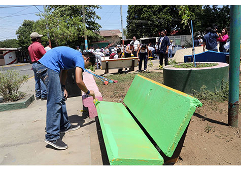 Juventud Sandinista embellece parque Bill Stewart 