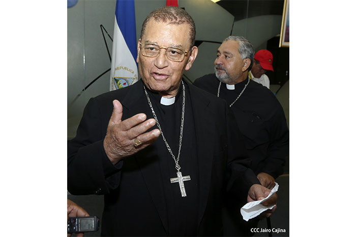 Cardenal Miguel regresa a Nicaragua tras canonización de Juan Pablo II y Juan XXIII