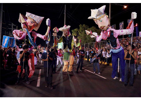 Alegría desbordante en Carnaval Alegría por la Vida