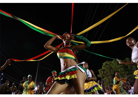 Alegría desbordante en Carnaval Alegría por la Vida