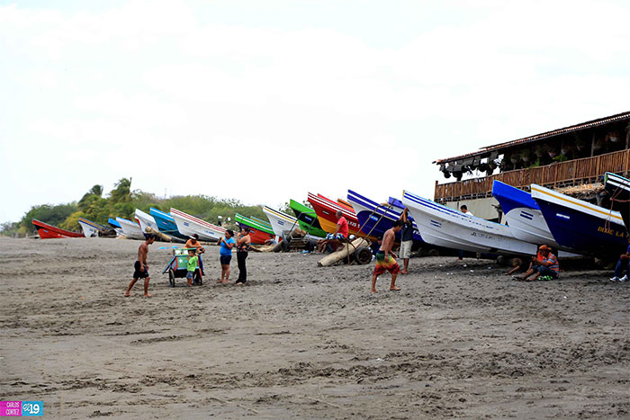 Familias siguen llegando a los balnearios del pacífico