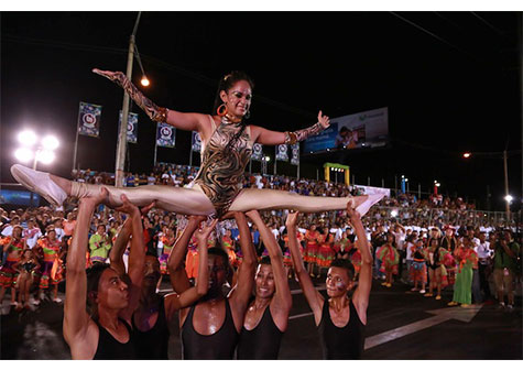 Alegría desbordante en Carnaval Alegría por la Vida