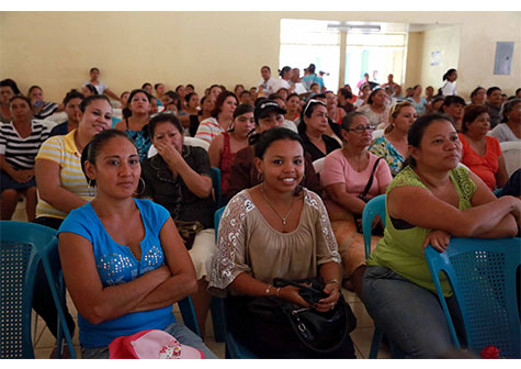 Mujeres comparten experiencias en primer encuentro del programa Usura Cero