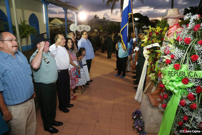 Daniel y Rosario rinden homenaje al General Sandino en su aniversario natal