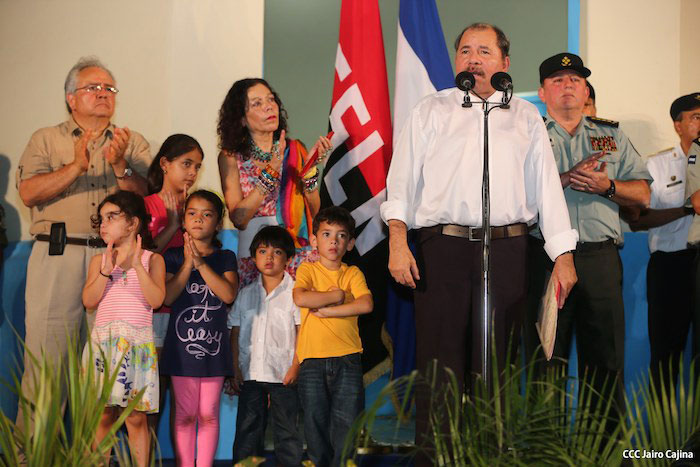 Daniel y Rosario rinden homenaje al General Sandino en su aniversario natal