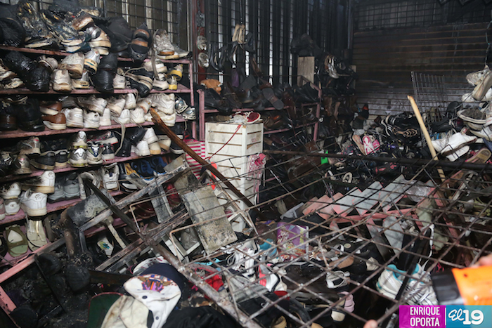 Incendio consume dos tramos en el Mercado Iván Montenegro