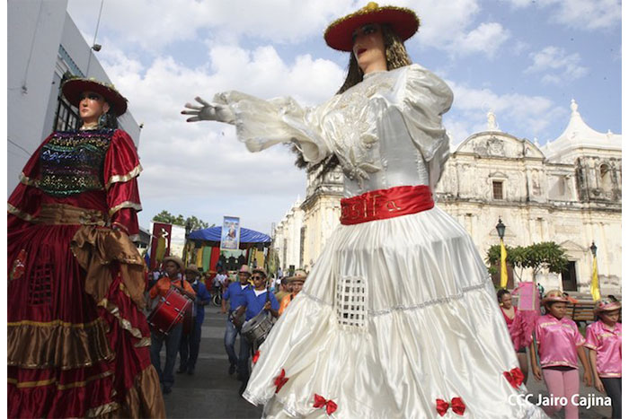 Leoneses inician conmemoraciones y celebraciones del 35/19 