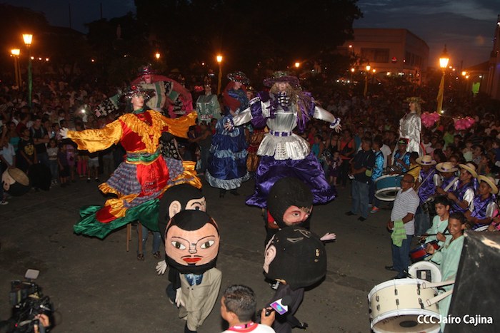 Leoneses inician conmemoraciones y celebraciones del 35/19 