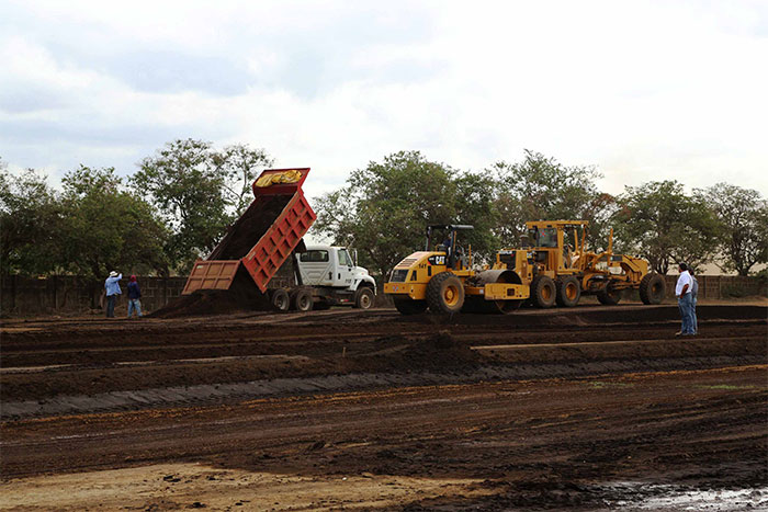 Avanza construcción de viviendas para familias que vivían en los escombros