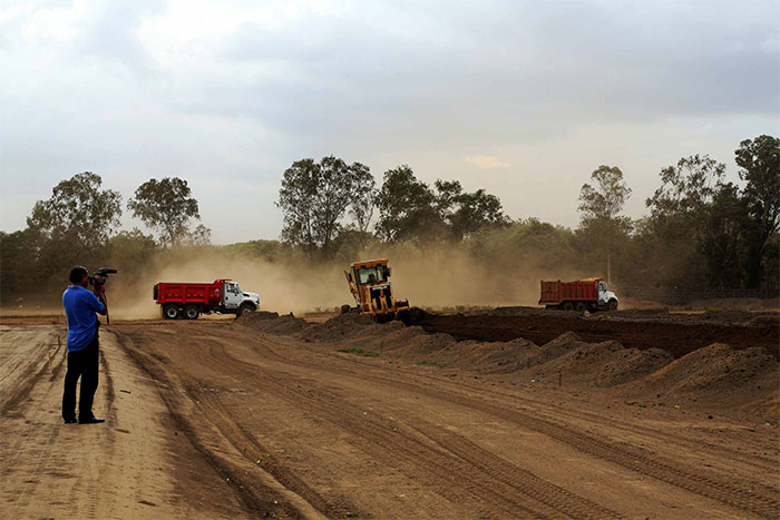 Avanza construcción de viviendas para familias que vivían en los escombros