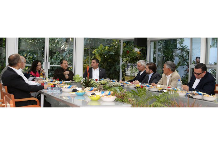 Presidente Daniel y Compañera Rosario se reúnen con directivos de Amcham