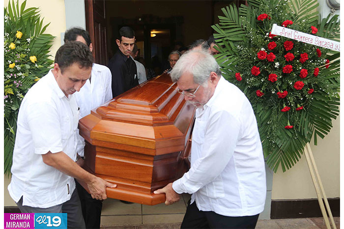 Brindan último adiós al doctor Mariano Fiallos Oyanguren