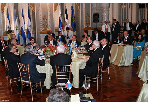 Daniel y Rosario participaron en Cumbre del SICA con Obama