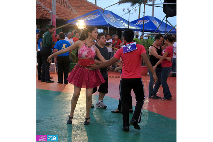 Salseros de Nicaragua pusieron a prueba su resistencia durante festival de baile
